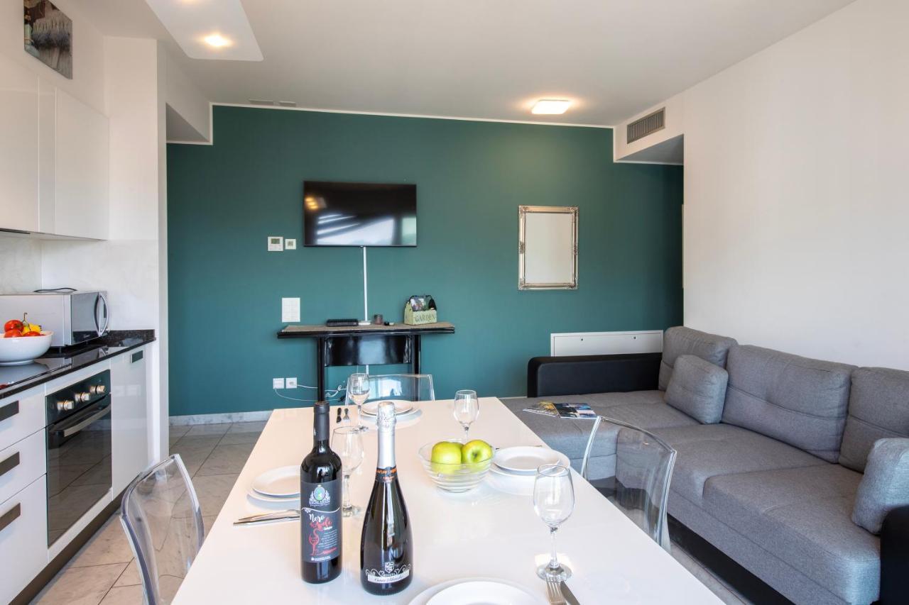 Panoramic Penthouse - Happy *